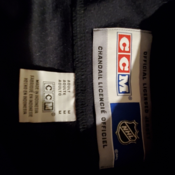 Authentic Vintage CCM Vancouver Canuks NHL Jersey - Picture 3 of 3